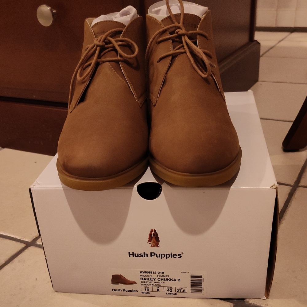 New Hush Puppies Size 10 Women's Chukka Boots in Tan Nubuck Leather